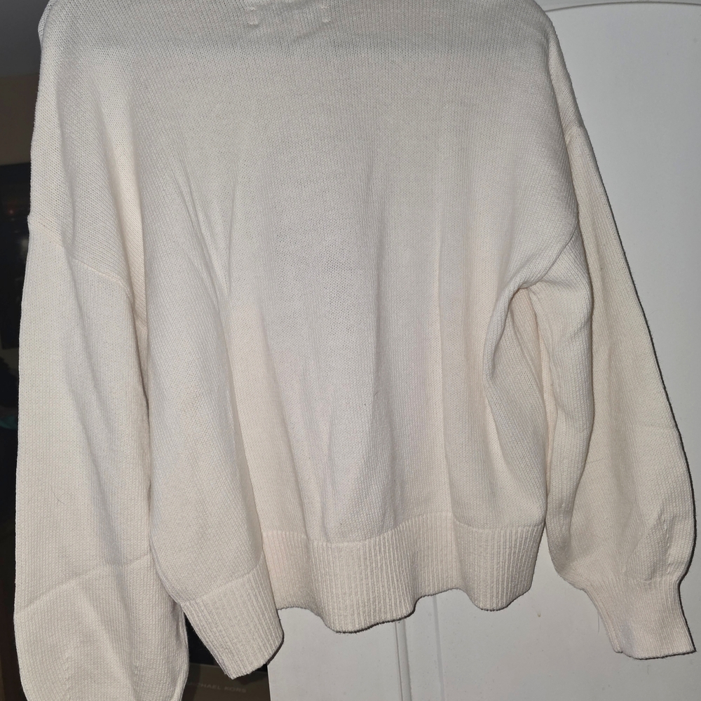 🍀NWT. LOFT Cream Sweater with Green Clover Design - Picture 4 of 4